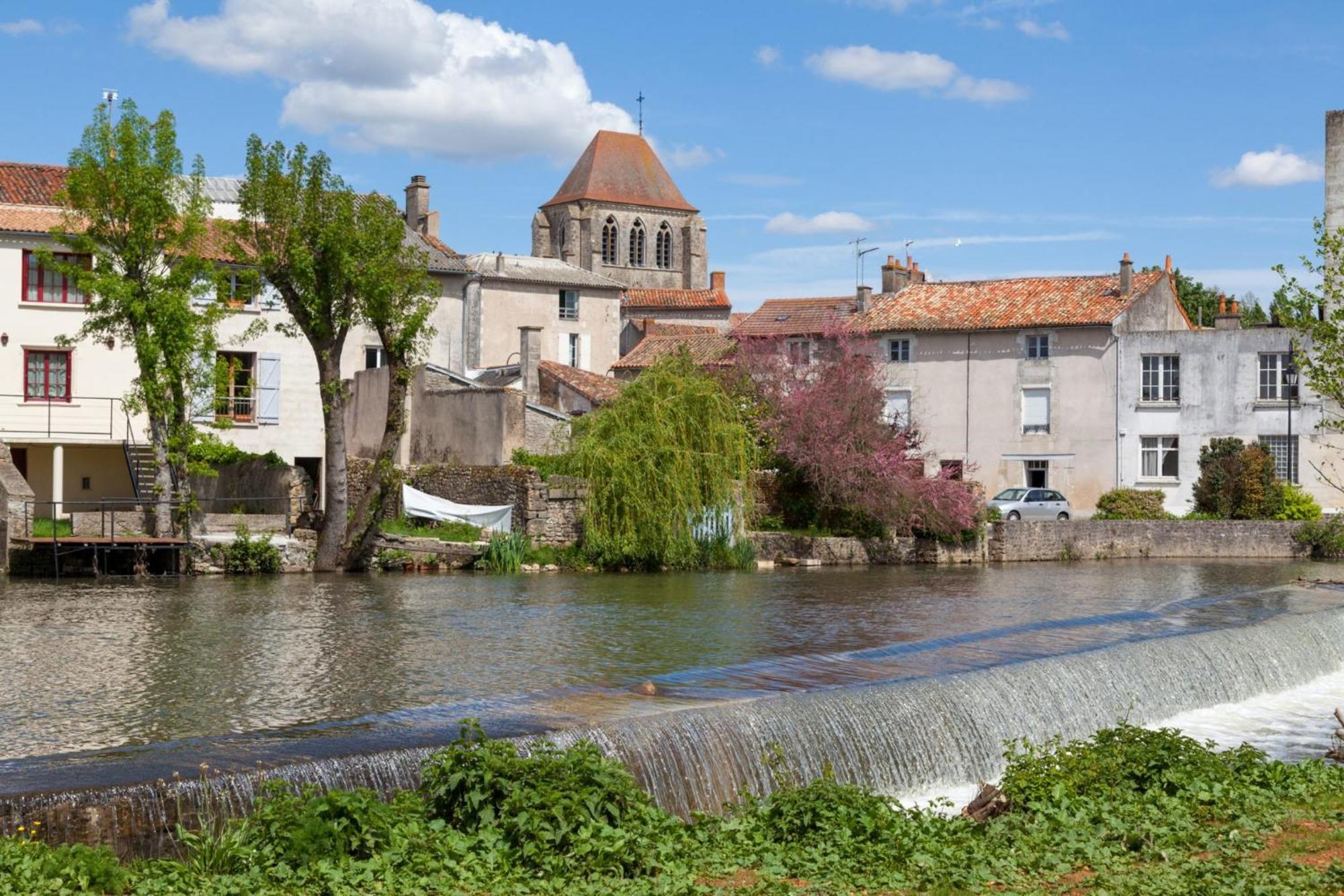 Gite L'Oree Des Buis, Piscine Privatisable Vouillé Exterior foto